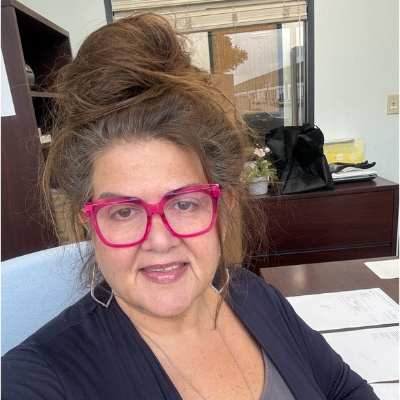 Meet your Posher, Rachel - Picture 2 of 2